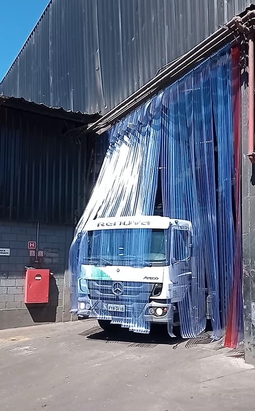 Cortina de PVC Estriada Reforçada para Docas — variação 4