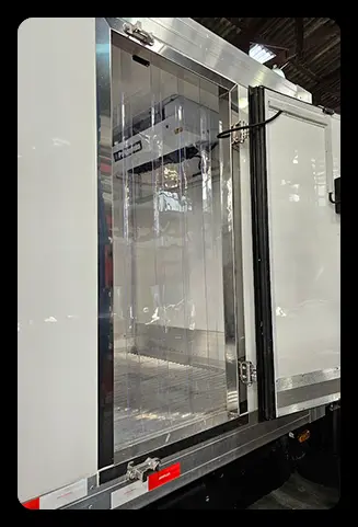 Cortina frigorífica instalada em baú de caminhão refrigerado